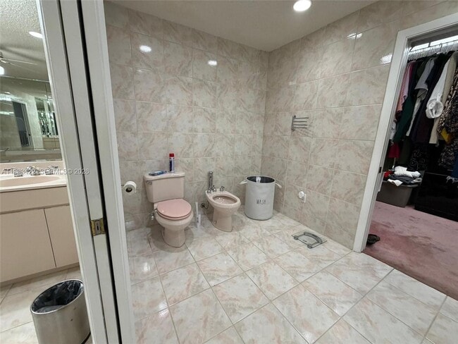 Building Photo - 6541 SW 31st St