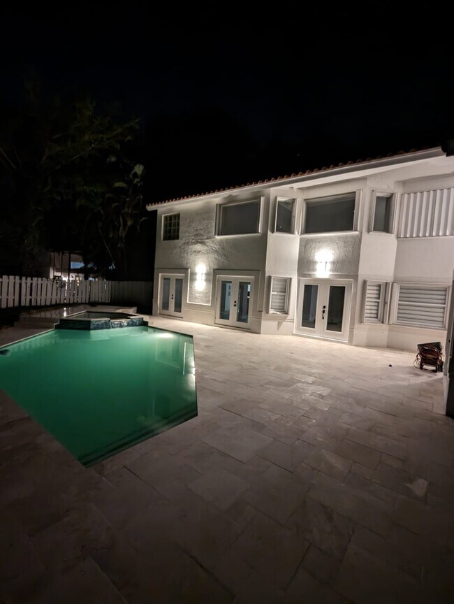 Building Photo - 5720 NW 61st Pl