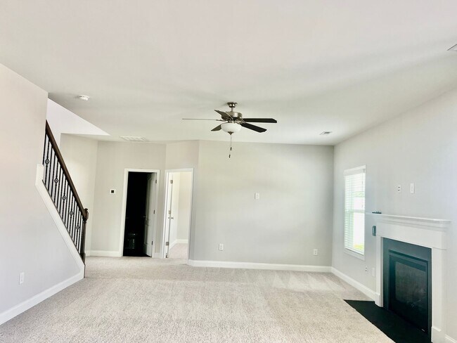 Building Photo - Stunning 4BR 3BA Home in Colfax