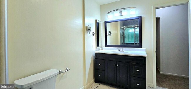 Building Photo - 8729 Sheridan Farms Ct