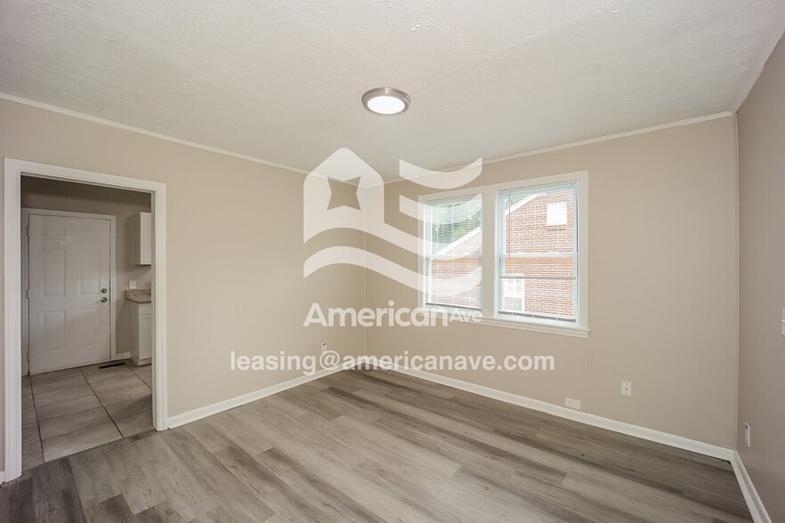 Building Photo - 2711 King St