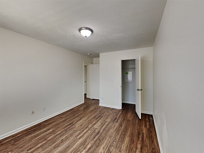 Building Photo - 4407 Crossvine Ave