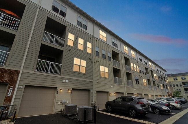 Building Photo - Beautiful and within walking distance to a...