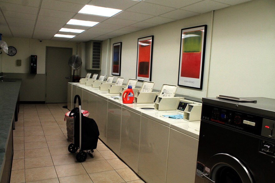 Laundry Room - 5701 N Sheridan Rd