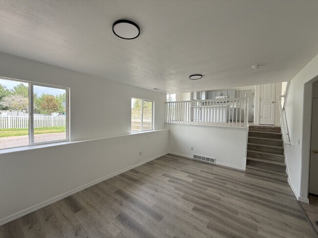 Building Photo - "Charming, newly renovated, 4-Bed, 3-Bath ...