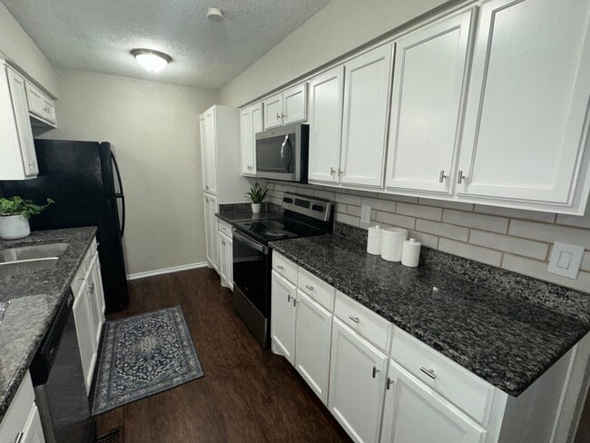 Building Photo - 5019 Blanchard Dr