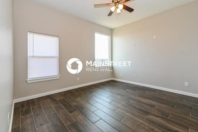 Building Photo - 4 Bedroom Pet-Friendly Home in Oklahoma City, OK with Main Street Renewal
