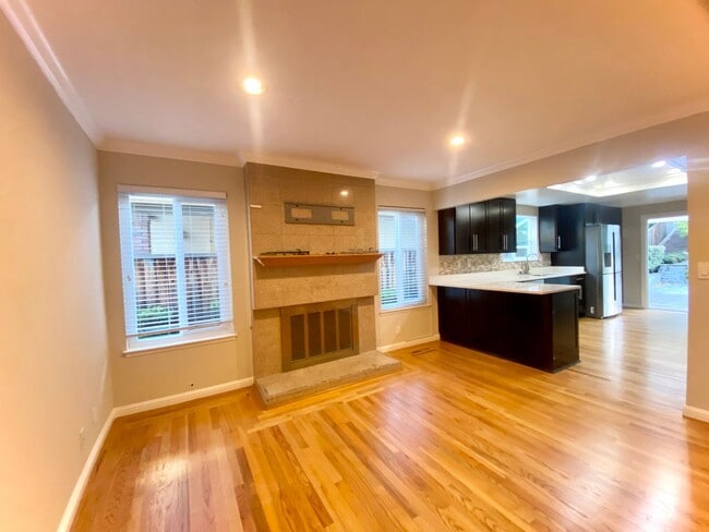 Building Photo - Gorgeous 4-bedroom Home Located in Cameron Hills Neighborhood of Fremont!