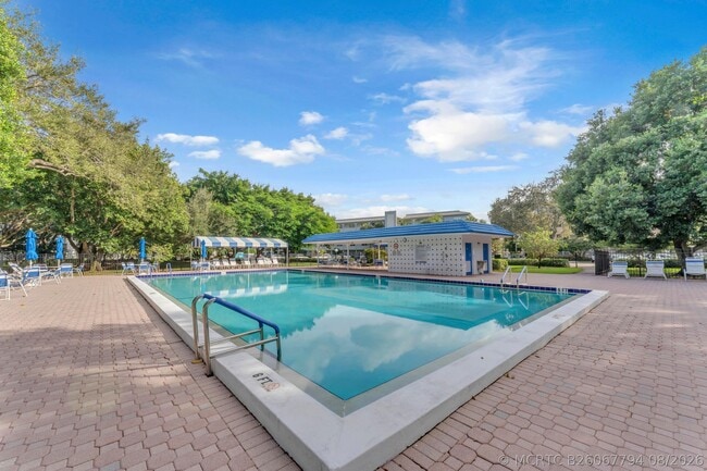 Building Photo - 3003 Portofino Isle