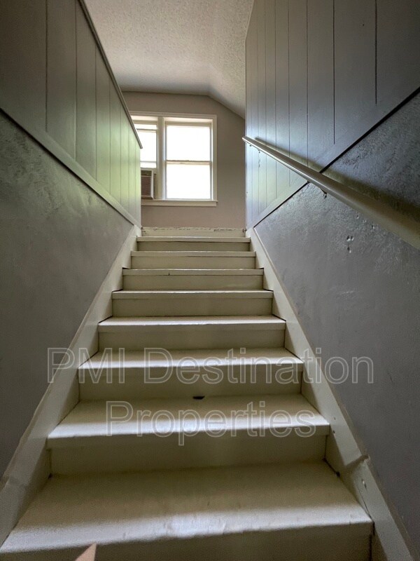 Building Photo - 5528 Parkview Ave