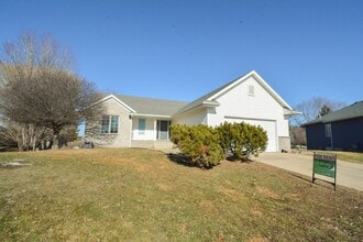 Building Photo - Beautiful walk-out ranch home at the end of a cul-de-sac!