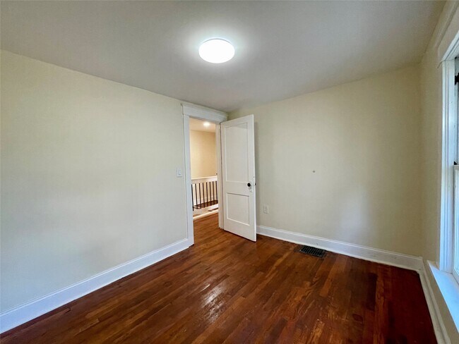 Building Photo - 417 Adams Ave