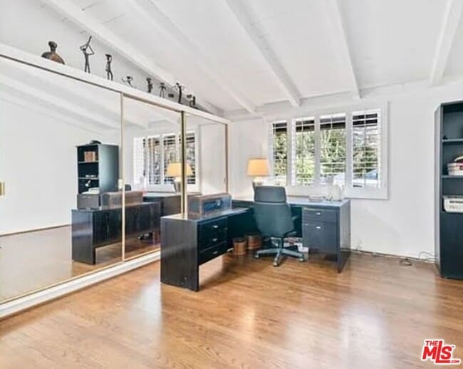 Building Photo - 4363 Hayvenhurst Ave