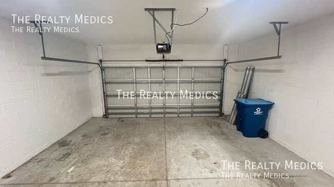 Building Photo - 270 Winfall Ave SW