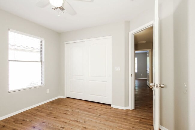 Building Photo - 11017 W Wilshire Dr