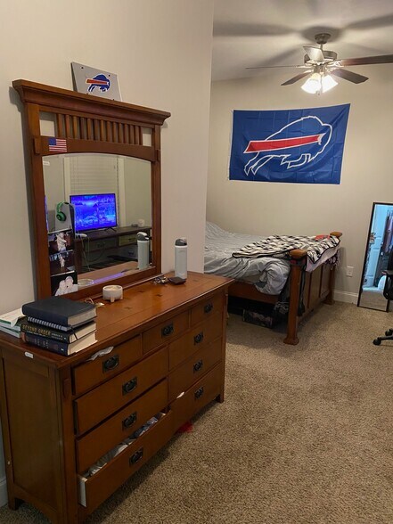 Building Photo - 318 Paul T Cir