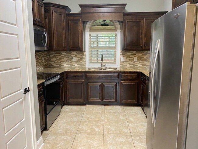 Building Photo - Elegant 4BD/2BA Home in the Charming Laurel Brooke Neighborhood, Valdosta, GA!