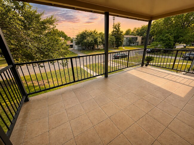 Building Photo - Alamo Heights Townhome