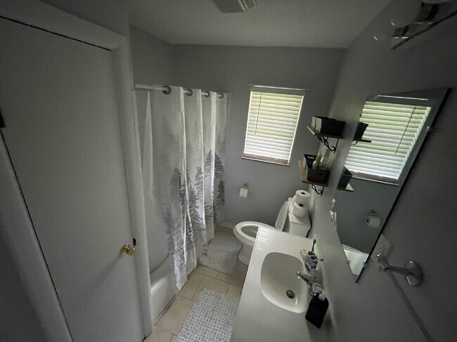Building Photo - 2920 Highwoods Dr E