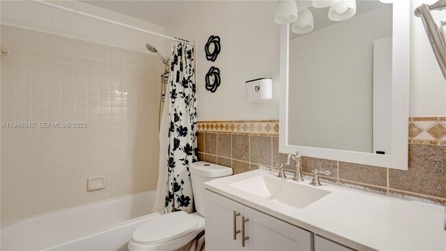 Building Photo - 905 N Franklin Ave