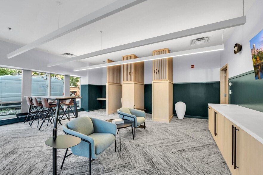 Business Center - 933 W Van Buren St