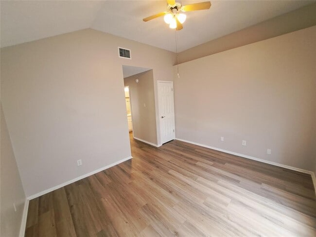 Building Photo - 840 Topaz Ln