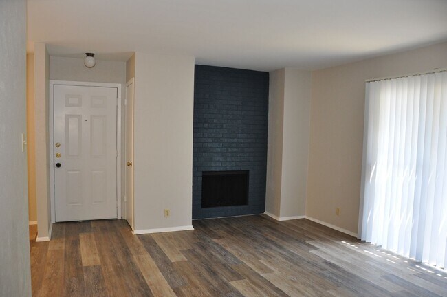 Building Photo - 10810 Topperwein Dr