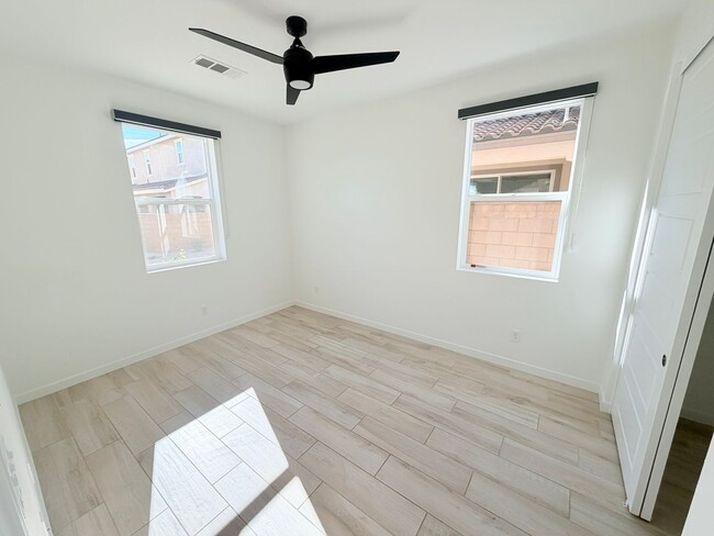 Building Photo - Beautifully upgraded home in the desirable Le Campanile Community