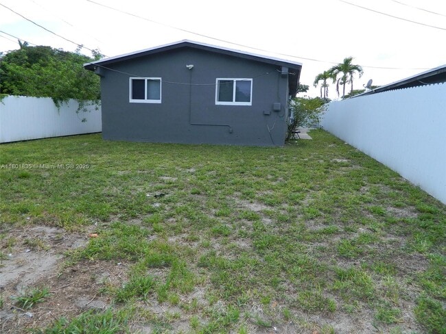 Building Photo - 2620 NW 18th Terrace