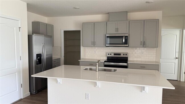 Building Photo - 2046 Walnut Crk Dr