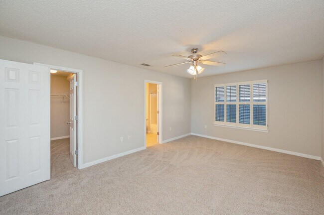 Building Photo - 546 Tikell Dr