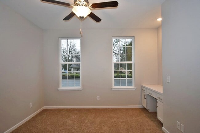 Building Photo - Gorgeous luxury 2BD/2.5BA M'boro townhome w/garage, washer/dryer, across from MTSU!