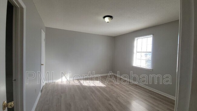 Building Photo - 1818 Glenn St SW