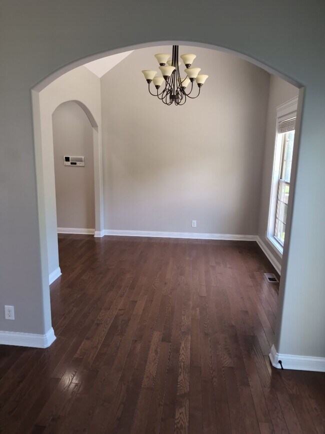 Building Photo - 1320 Vantage Ct
