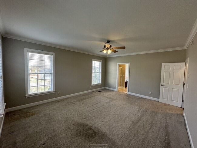 Building Photo - 5511 Ginkgo Rd