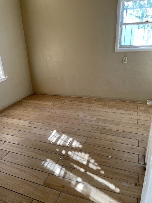 Building Photo - Monroe Properties
