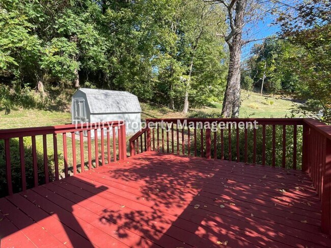 Building Photo - 305 Michael St