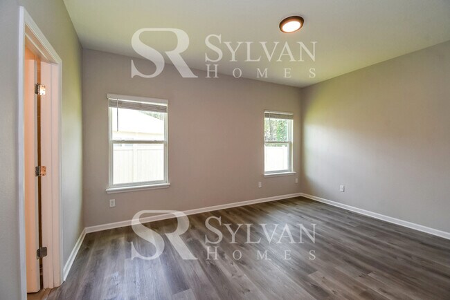 Building Photo - Don't miss out on the opportunity to live ...