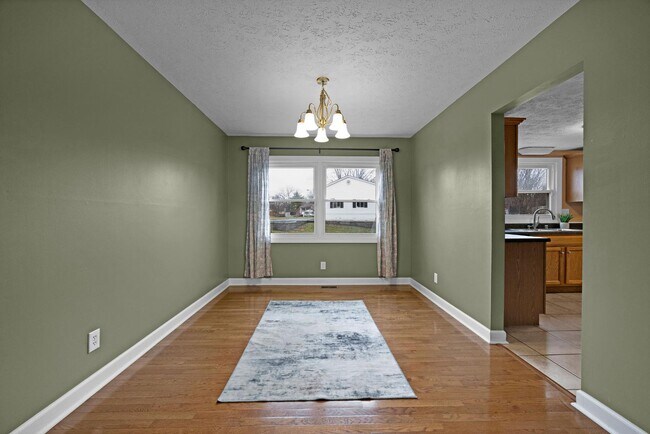 Building Photo - 611 Harvard Dr