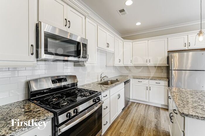 Building Photo - 1360 Woodridge Pl
