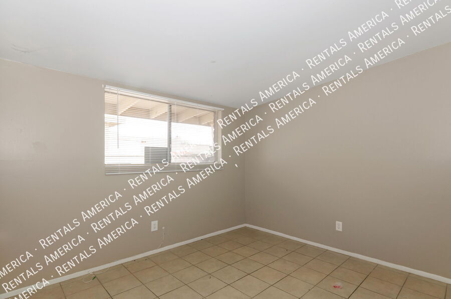 Building Photo - 404 E Yavapai Rd