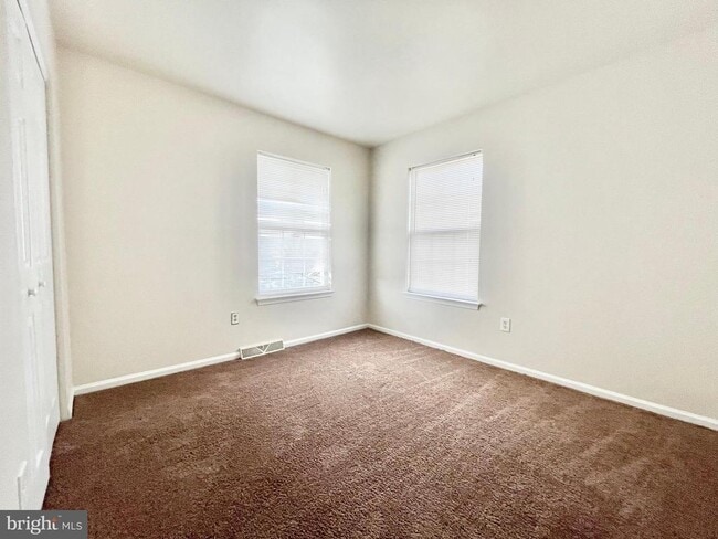 Building Photo - 229 Northdown Dr
