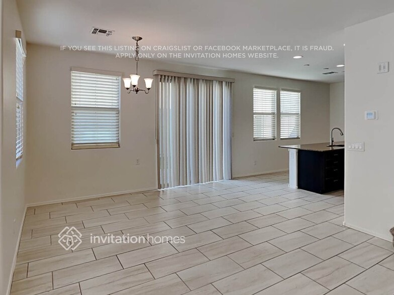 Building Photo - 239 N Sandal