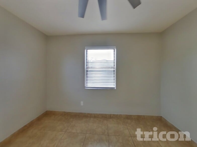 Building Photo - 944 Shorecrest Ave