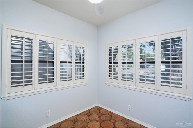 Building Photo - 24 Shasta Ave