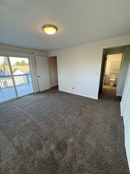 Building Photo - 5635 N 49th St