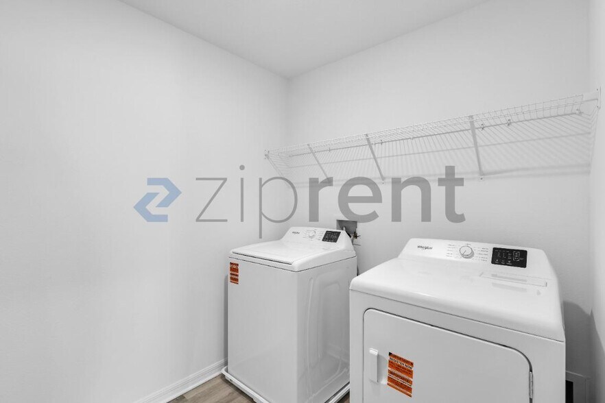 Building Photo - Unit