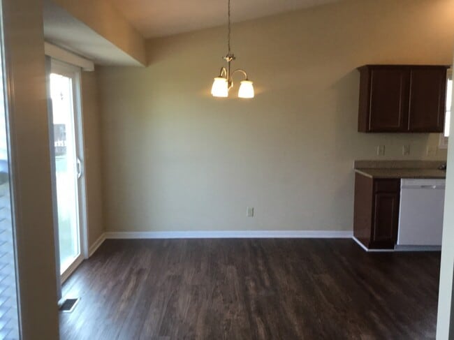 Building Photo - 6328 Sunnybrook Ln