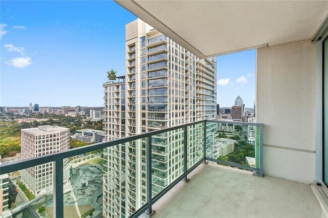 Building Photo - 300 Bowie St
