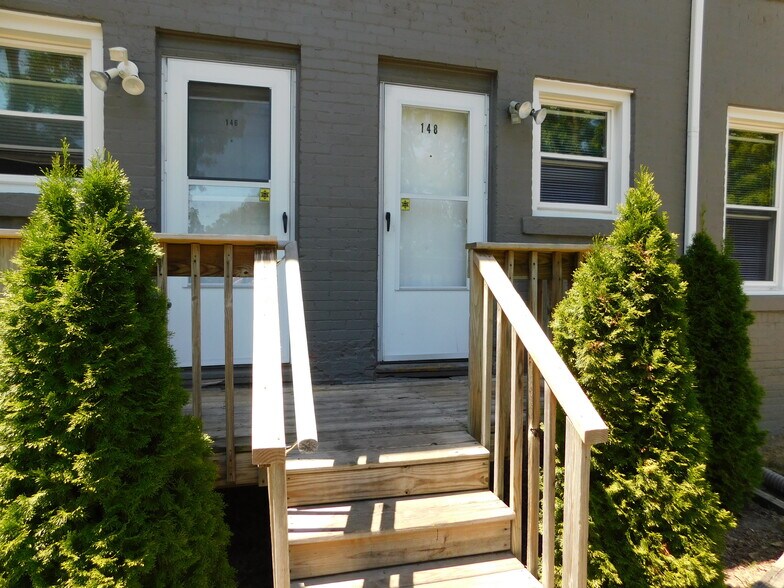 Primary Photo - 148 Pingree Ave